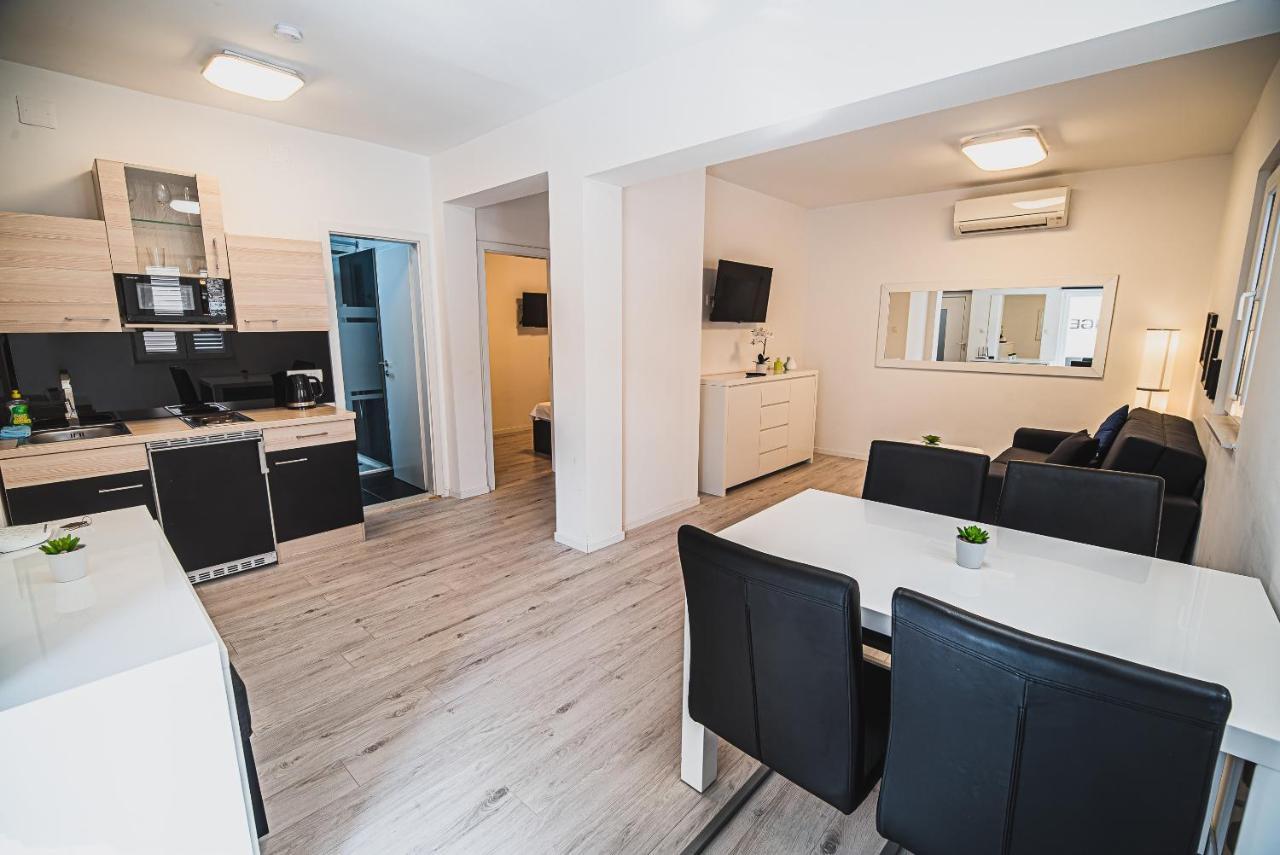 Downtown Park Apartments With Balcony Vodice Dış mekan fotoğraf