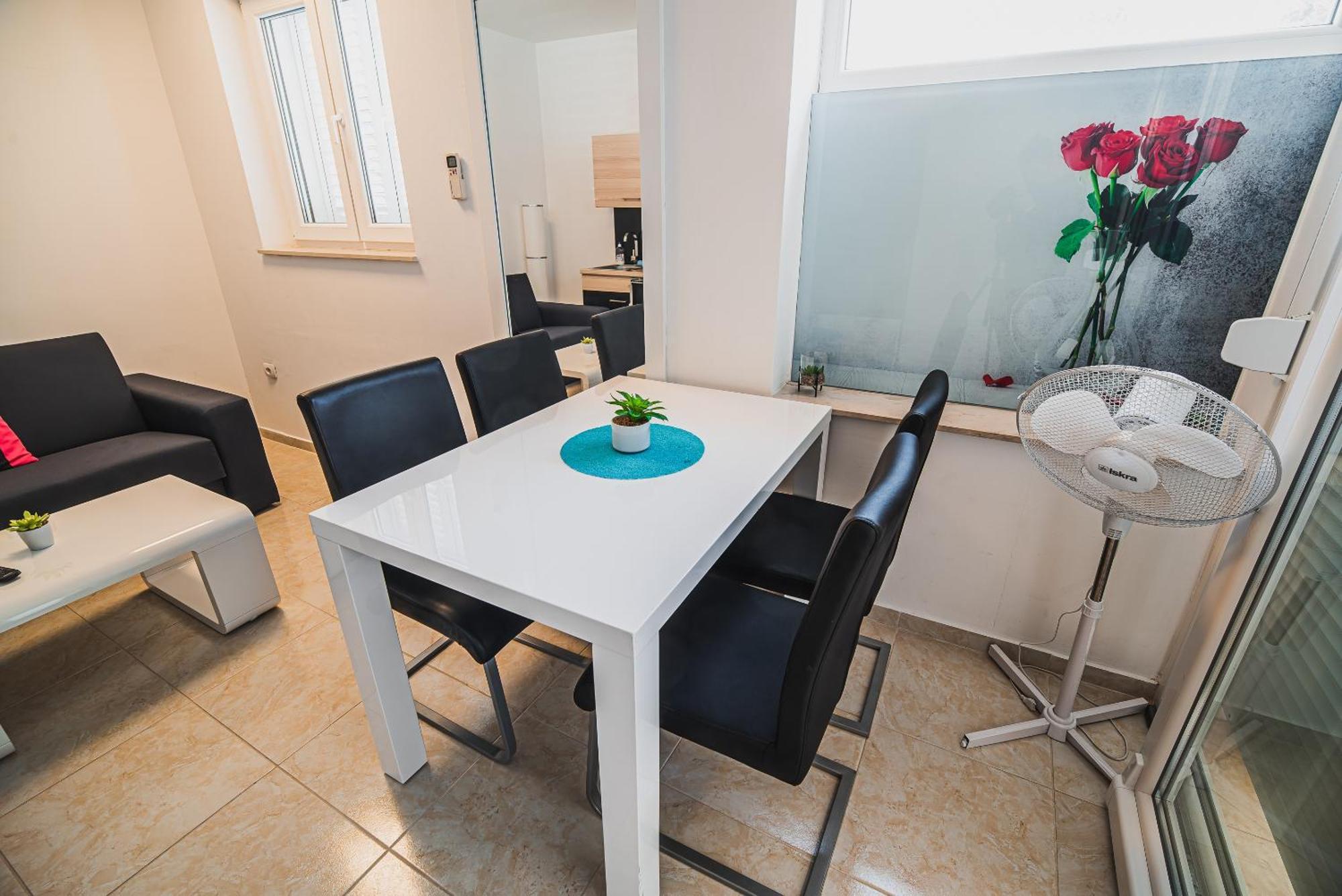 Downtown Park Apartments With Balcony Vodice Oda fotoğraf
